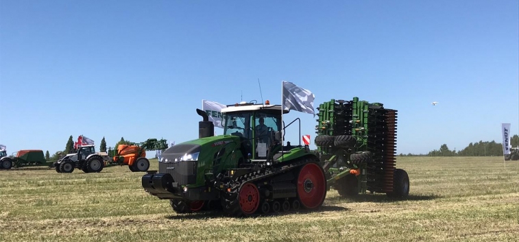 Гусеничные тракторы Fendt® с экологичными двигателями впервые вышли на российские поля