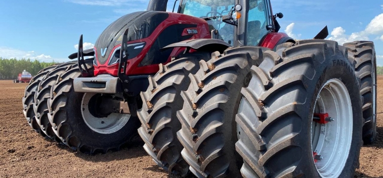 Тракторы для любых условий: какие тракторы Valtra работают на торфозаготовке