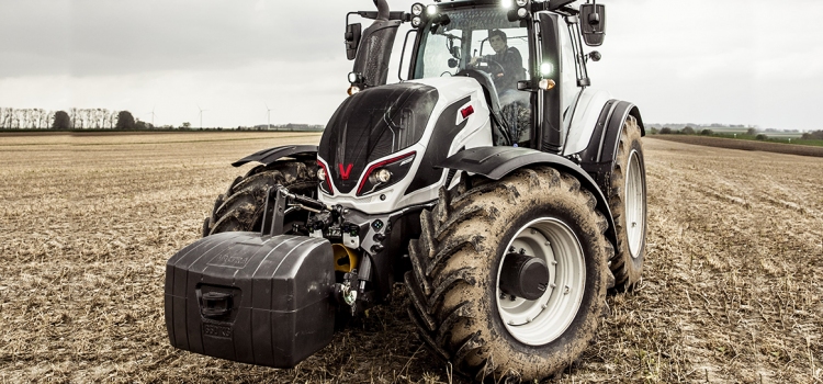 AGCO-RM сообщает о поставке трактора Valtra T194A REDLINE в аэропорт Ямала