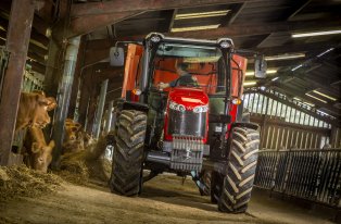 Лучшему фермерскому хозяйству Свердловской области вручили трактор  Massey Ferguson® 6713