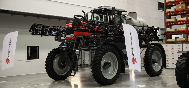 AGCO-RM представило полную линейку техники брендов Fendt®, Massey Ferguson® и Valtra® на октябрьских клиентских мероприятиях