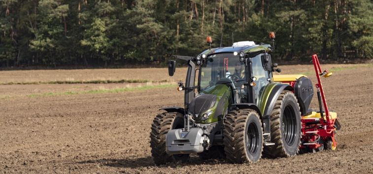 Бренд Valtra® представляет новую систему управления движением Wayline Assistant 