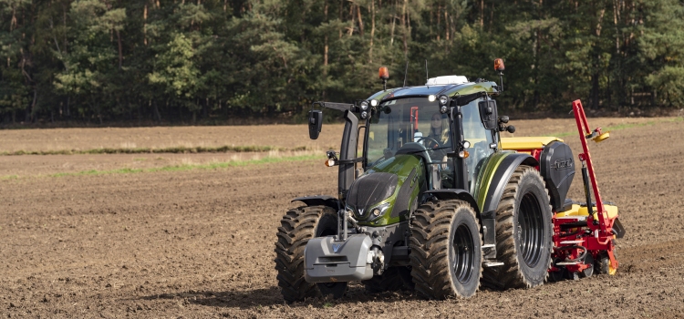 Бренд Valtra® представляет новую систему управления движением Wayline Assistant 