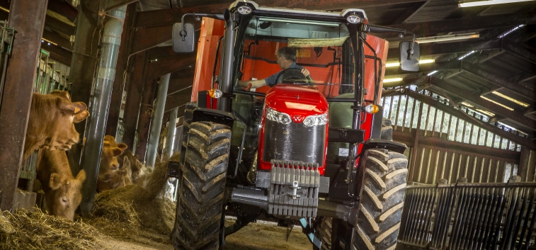 Лучшему фермерскому хозяйству Свердловской области вручили трактор  Massey Ferguson® 6713