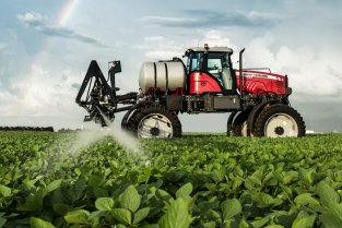 Самоходные опрыскиватели Massey Ferguson® выходят на российские поля